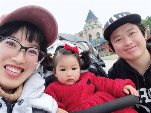 国产夫妻自拍在线,私密生活瞬间，揭秘家庭情感世界  第3张