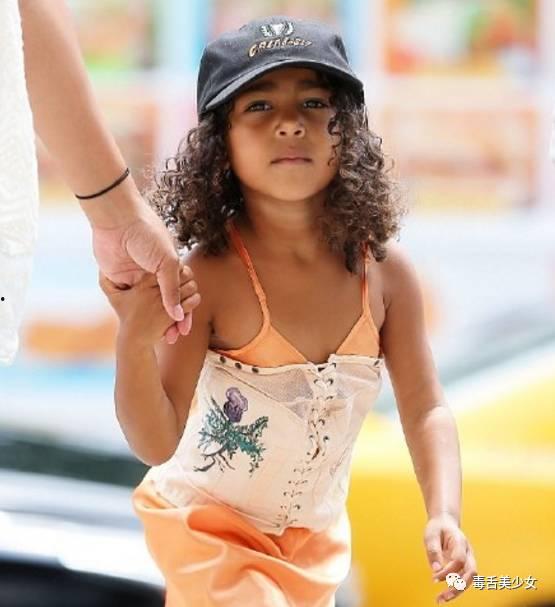 国产卡戴珊清晨一炮,引发网友热议  第3张